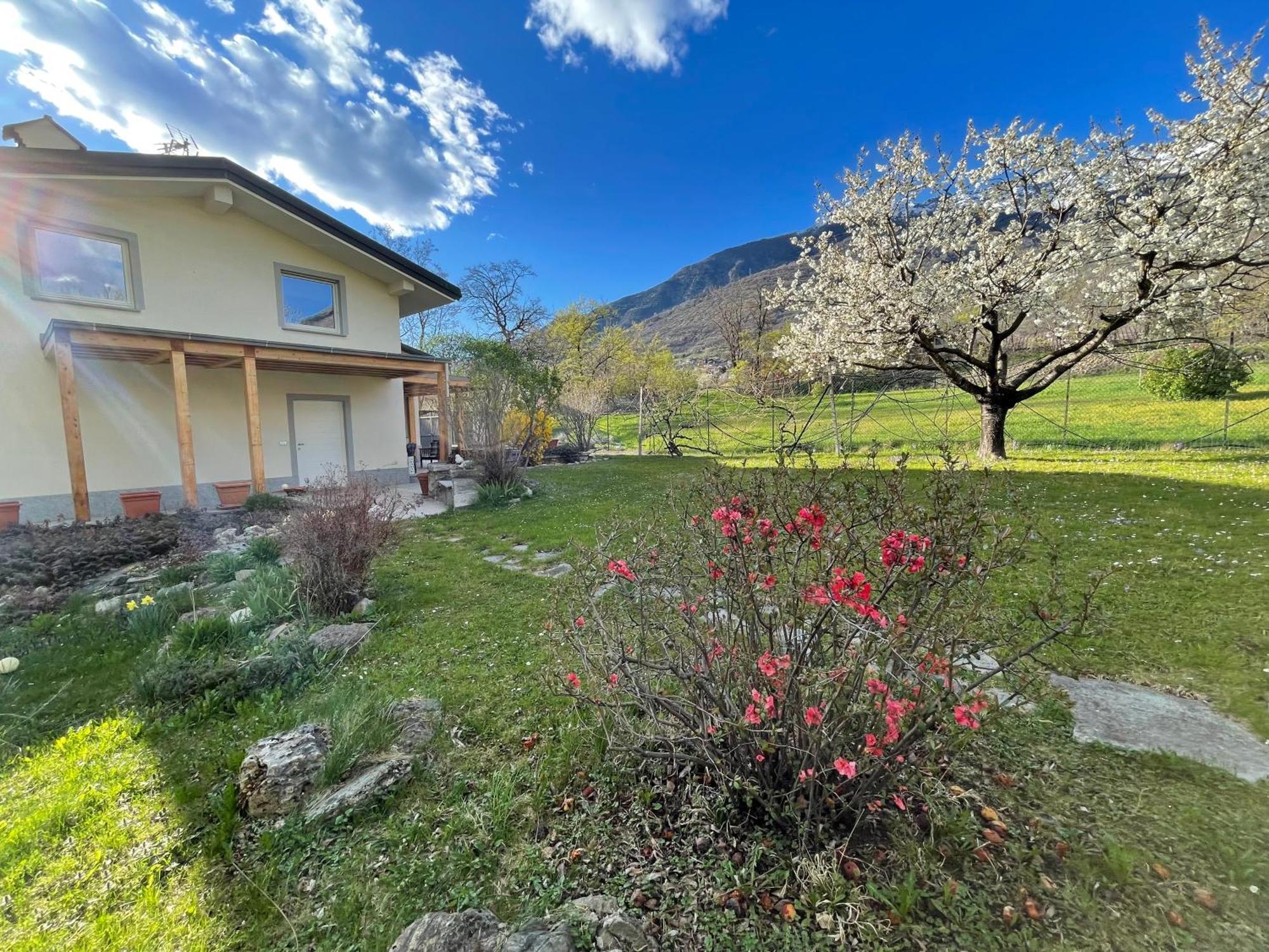 La Casina Di Oscar Ad Ao V Combe Vda 0014 E 00i6 Quart