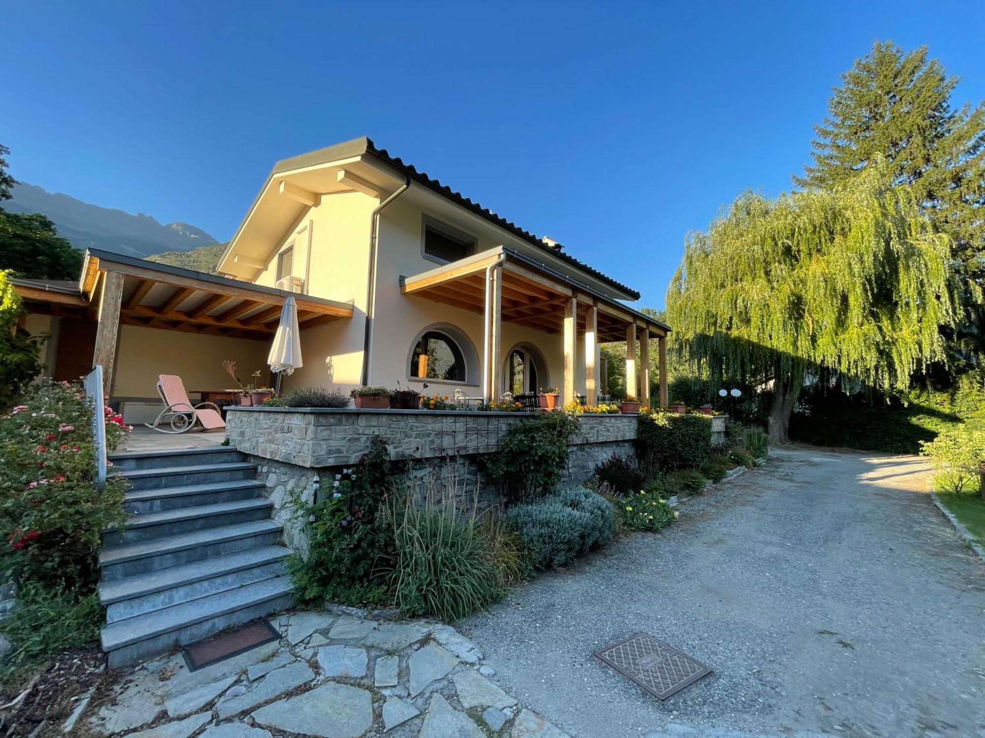 La Casina Di Oscar Ad Ao V Combe Vda 0014 E 00i6 *