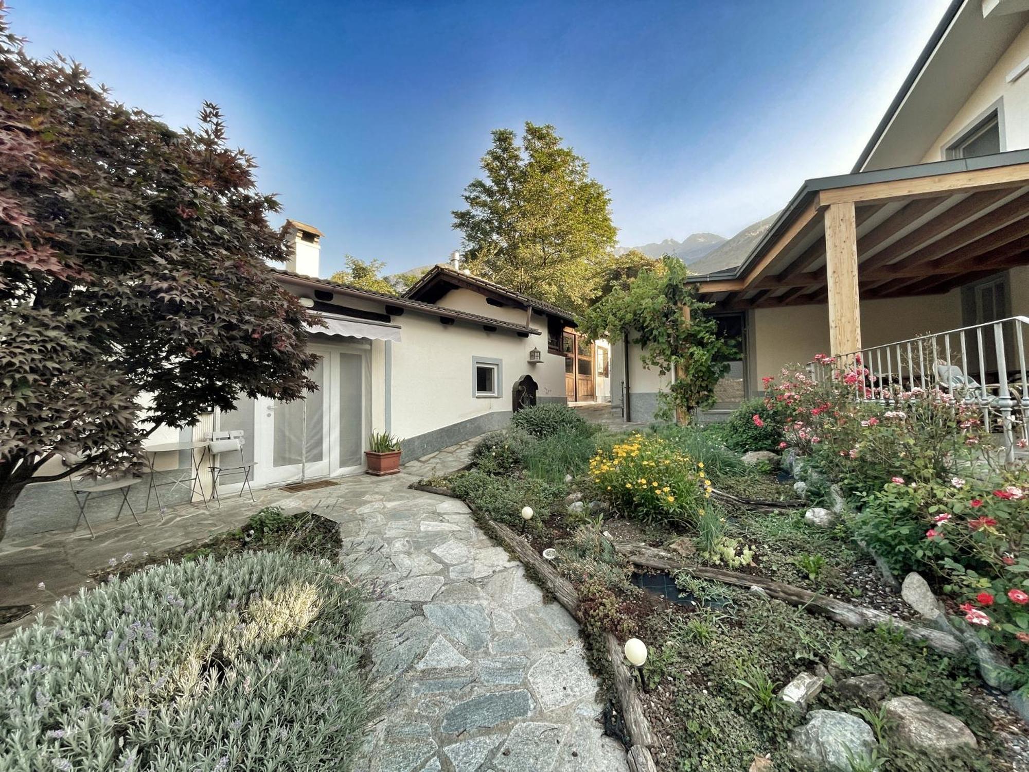 La Casina Di Oscar Ad Ao V Combe Vda 0014 E 00i6 * Quart